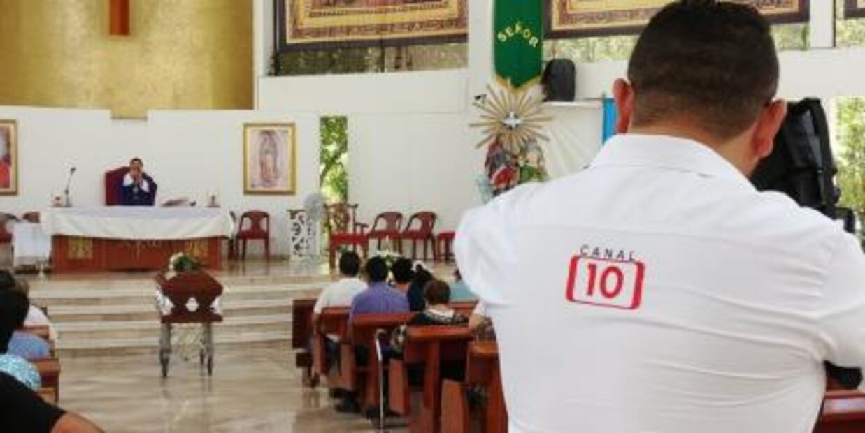 El día que se casaría, sepultan a camarógrafo asesinado