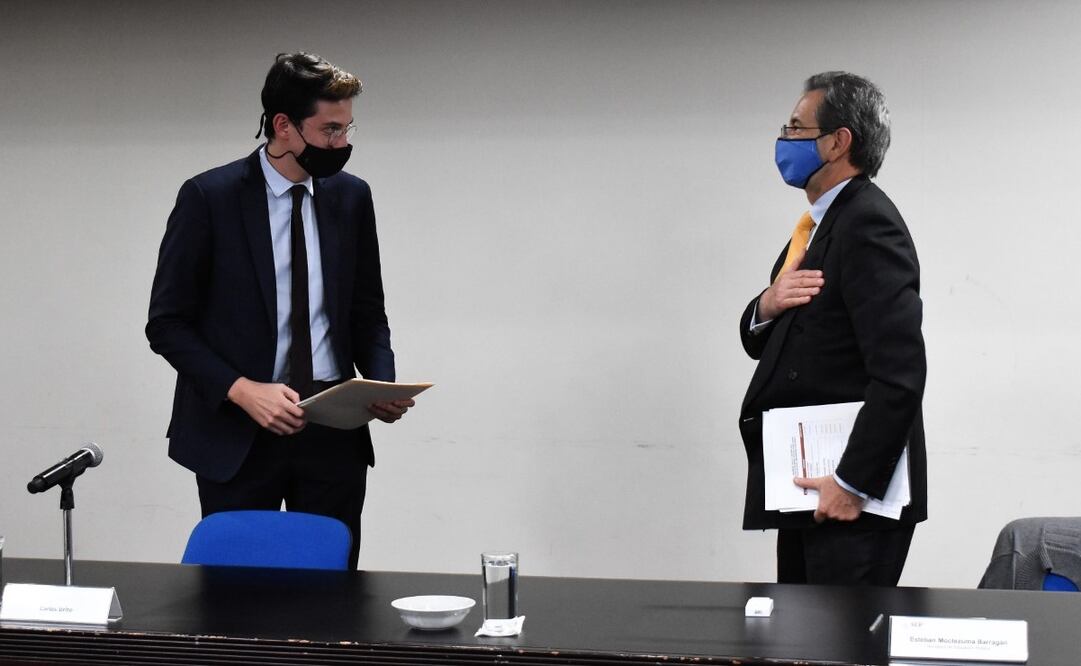 Carlos Brito y Esteban Moctezuama, titular de la SEP. Foto: Especial