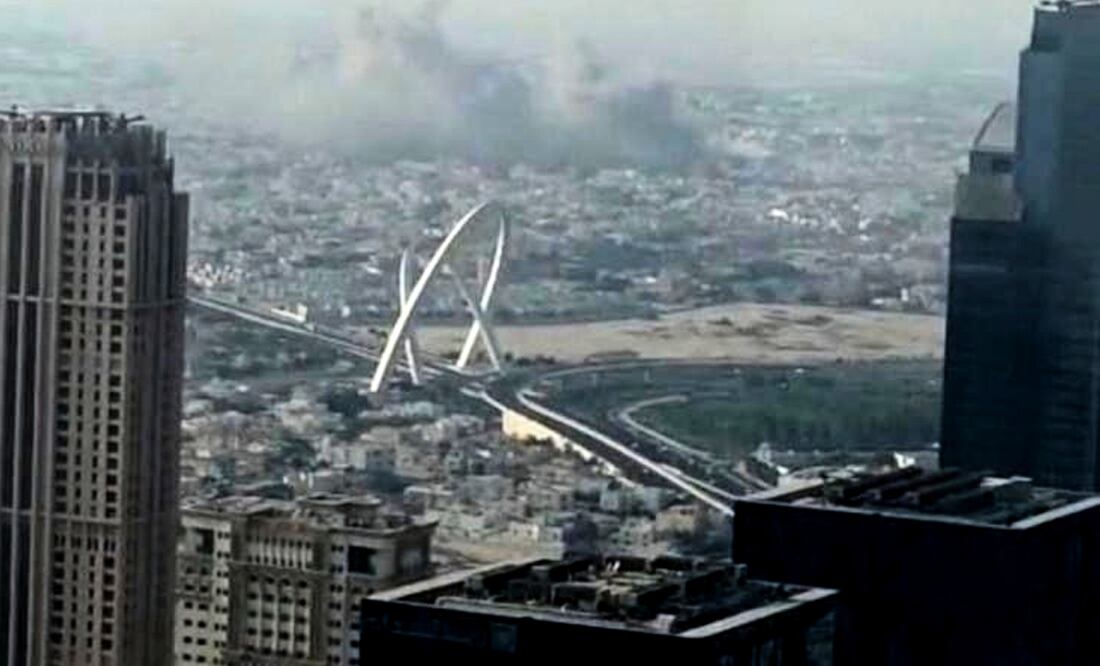 Se eleva humo de una explosión, supuestamente causada por un ataque israelí, en Doha, Qatar, el martes 9 de septiembre de 2025. Foto: AP