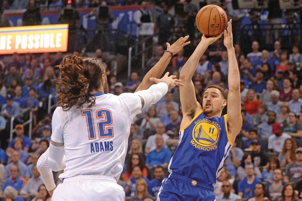 Klay Thompson encestó 34 puntos y Golden State puso fin a la racha de cinco triunfos seguidos del Thunder. (MARK D. SMITH. USA TODAY SPORTS)