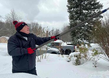 Tormenta invernal interrumpe miles de vuelos; deja a más de 100 mil personas sin luz en el centro de EU