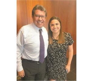 Senador da ayudadita a carrera política de su hija