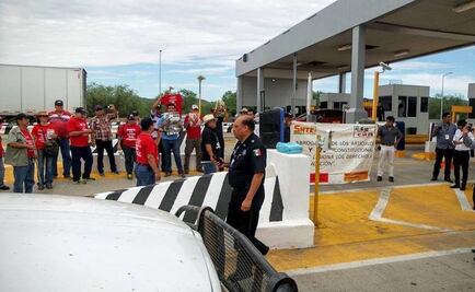 CNTE toma caseta de peaje en Hermosillo, Sonora