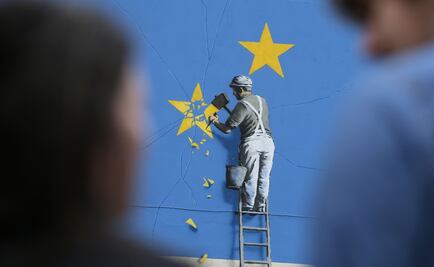 Banksy pinta mural sobre el "brexit" en Dover