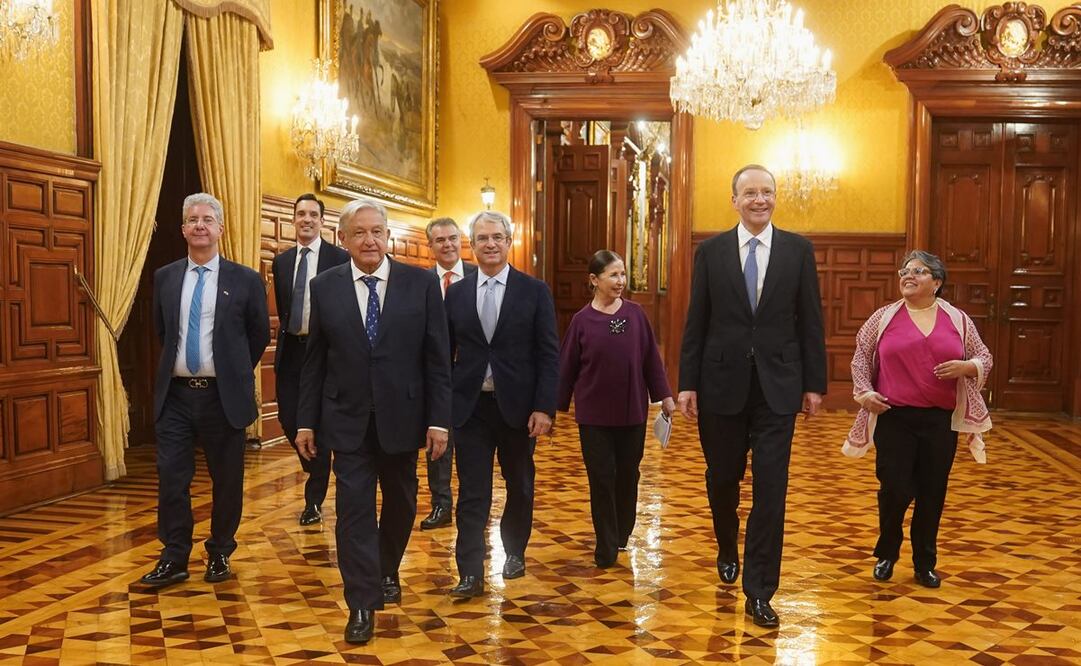 El Presidente Andrés Manuel López Obrador se reúne con ejecutivos de Nestlé, la secretaria de Economía, Raquel Buenrostro y el presidente del Consejo Coordinador Empresarial, Francisco Cervantes. Foto: Presidencia