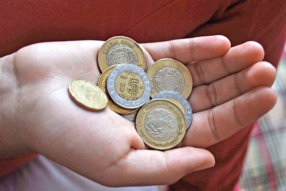 Coins of MXN$10, MXN$5, and MXN$0.50 – Photo: Viviana Estrella/EL UNIVERSAL