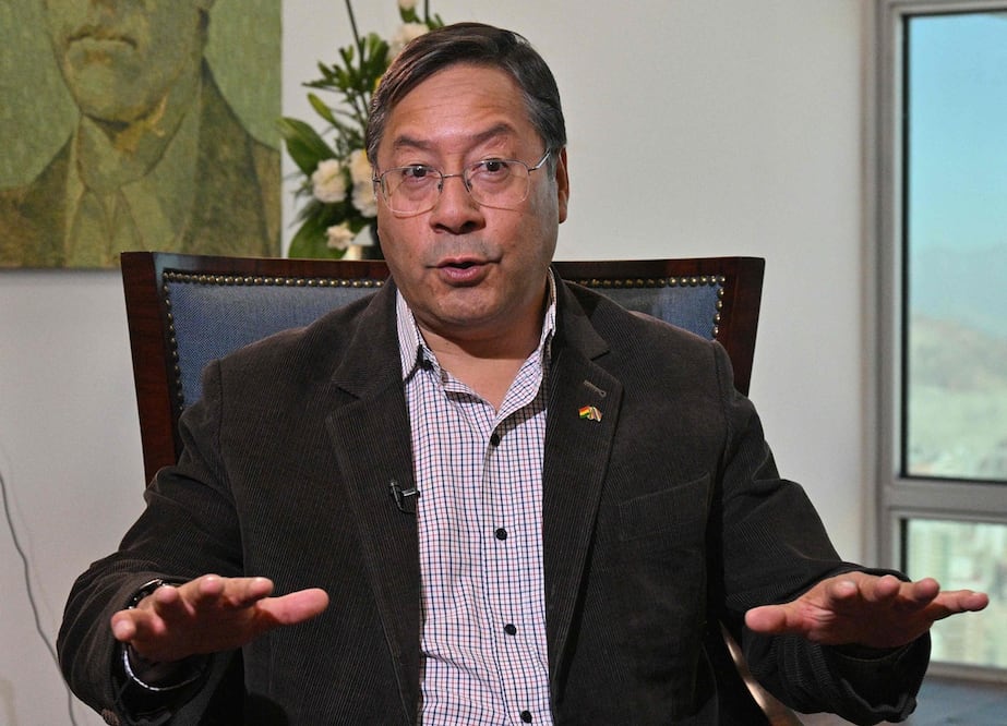 Luis Arce, presidente de Bolivia, durante una entrevista con AFP en La Paz. Foto: AFP