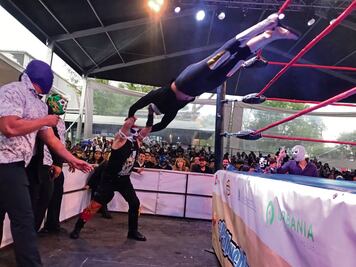 Festejan a papás con lucha libre en Cuajimalpa 