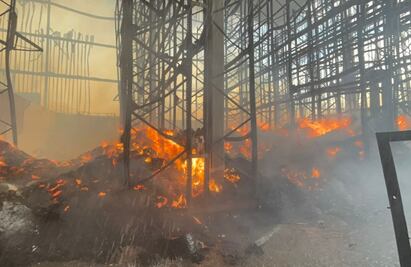 Evacúan a unas 200 personas por incendio de bodega de medicamentos en Tlaquepaque, Jalisco 