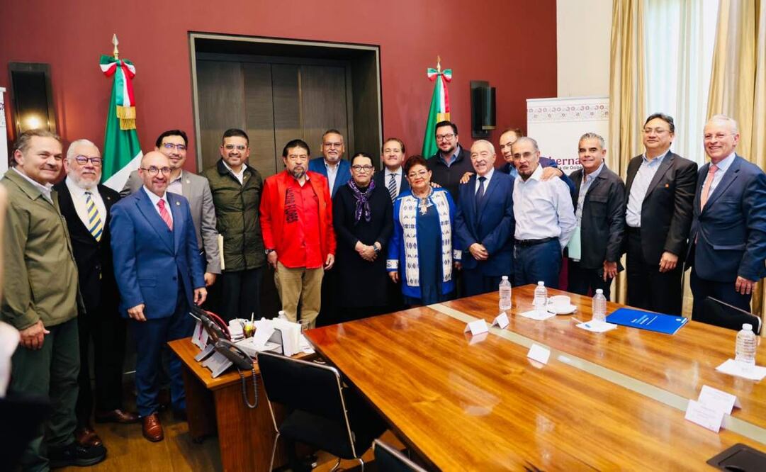 Rosa Icela Rodríguez, titular Segob, sostuvo una reunión con líderes sindicales, industriales y con el director del Infonavit. Foto: Especial