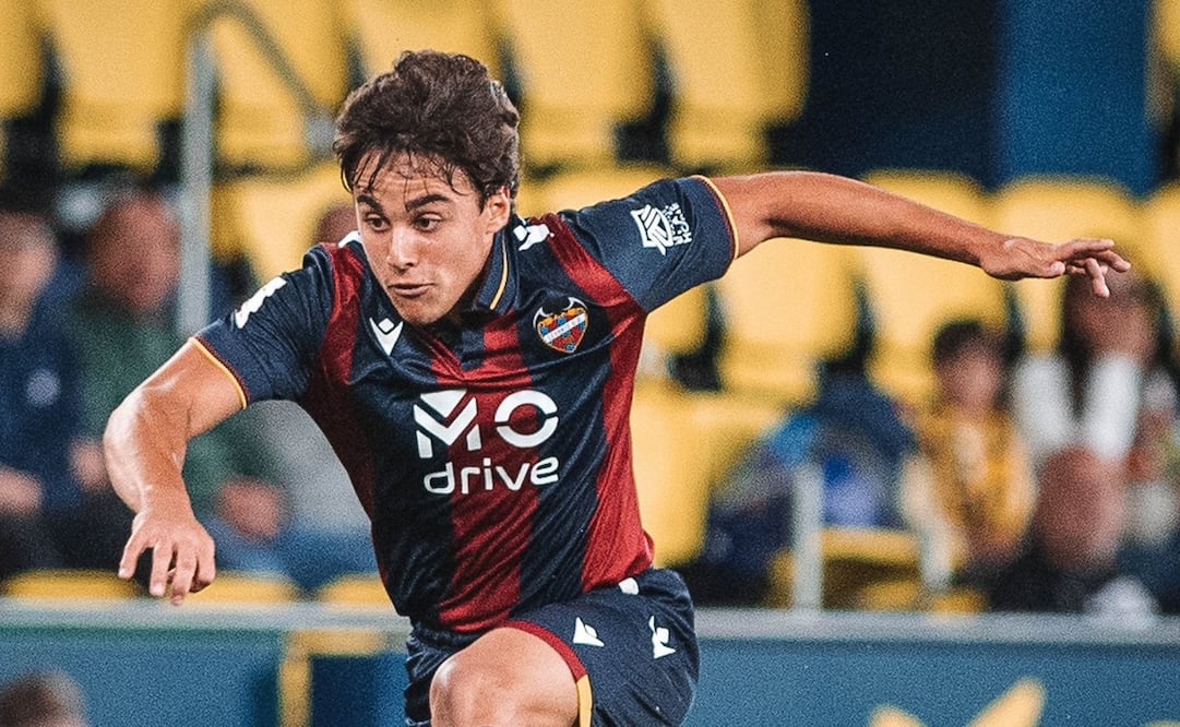 Carlos Álvarez es nuevo futbolista de las Águilas del América. FOTO: @LevanteUD