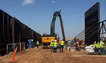 FOTOS: Levanta EU nuevo muro fronterizo entre Texas y Ciudad Juárez; utilizan barreras de 30 metros de alto