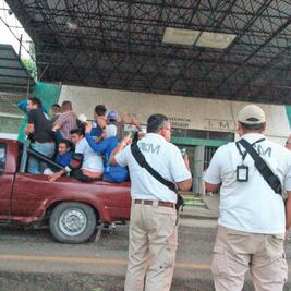 En la garita del INM de Pijijiapan los agentes sólo tomaron fotos