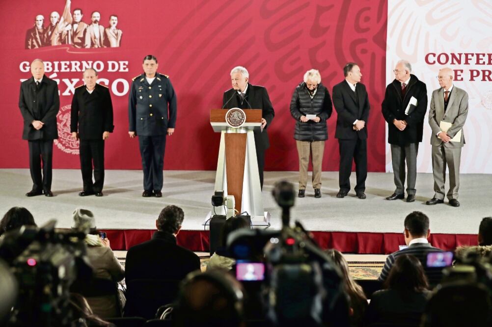 En su conferencia matunina de ayer, el presidente Andrés Manuel López Obrador, acompañado por miembros de su gabinete, se refirió al accidente (JUAN CARLOS REYES. EL UNIVERSAL)