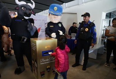 Módulo de la Policía Turística recibe las cartas a los Reyes Magos; habilitan "Buzón Real" para ayudar a Melchor, Gaspar y Baltazar
