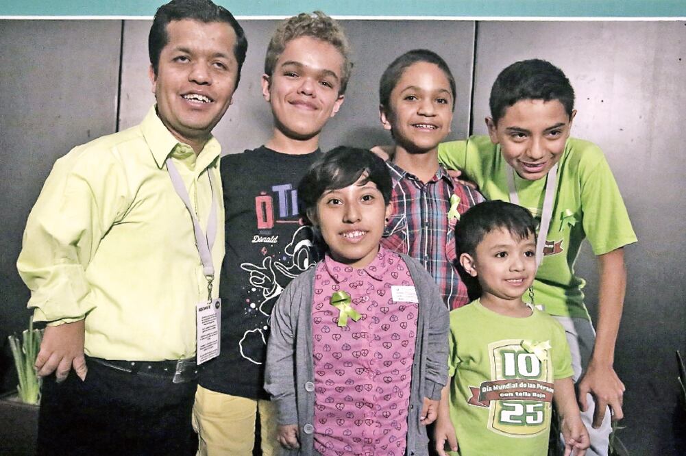 En México no hay una cifra oficial de cuántas personas de talla pequeña viven en el país, aunque se estima que son alrededor de 15 mil mexicanos los que padecen alguno de los 200 tipos de trastorno que provoca esa condición (ALEJANDRA LEYVA)