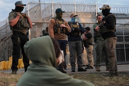Huelga de hambre de migrantes en centro de ICE en Nueva Jersey entra en su sexto día y aumenta la tensión