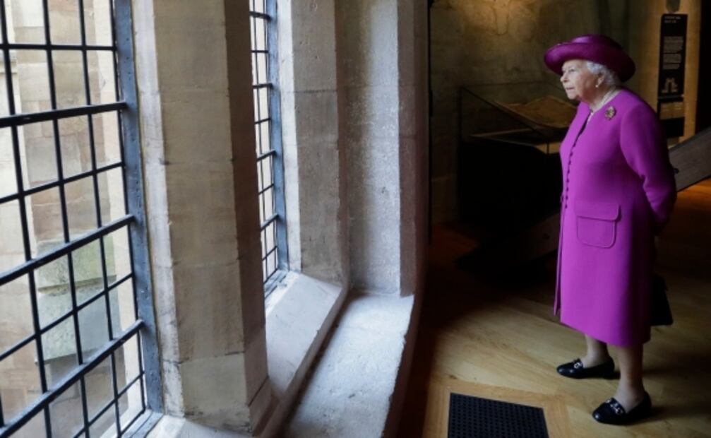 ¿Cómo viaja la reina Isabel II?