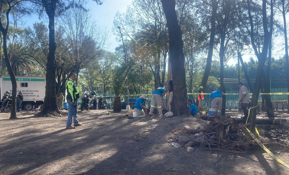 Fuga de agua inunda puente en Parque Lira; Sacmex labora para reparar la instalación. Foto: Juan Carlos Williams