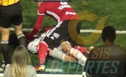 Futbolista del Atlas convulsiona en partido y es llevado al hospital