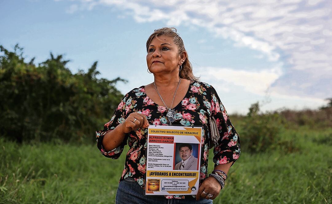 Celia García mira al horizonte con la esperanza de que su hijo Alfredo Román Arroyo García regrese a su lado y pueda volver a abrazarlo y sentarse a comer con él. Foto: Félix Márquez Cortesía