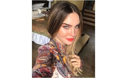 Belinda enseña su “panza” después de comer