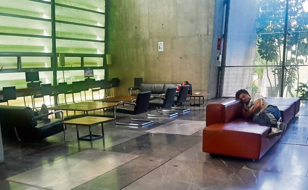 Con estantes semivacíos, poca luz, salas cerradas, acervo desactualizado y falta de mantenimiento en varias áreas sobrevive la Biblioteca Vasconcelos, inaugurada en 2006 entre la polémica por su costo. Foto: Carlos Mejía / EL UNIVERSAL