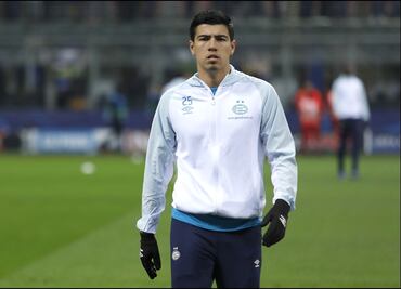 Erick Gutiérrez no la pasa bien en el PSV