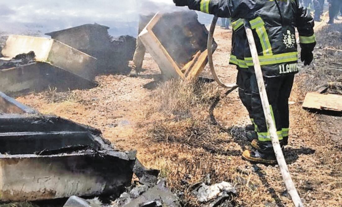 Arde basura en predio baldío. En un terreno abandonado en Lomas de Vista Hermosa, Cuajimalpa, se quemaron llantas, plástico y tarimas. ESPECIAL