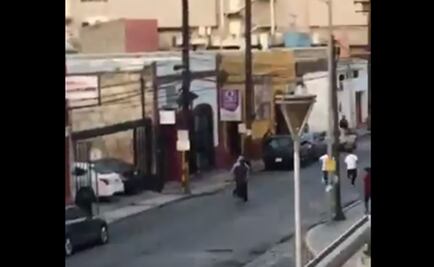 Reportan balacera frente a universidad privada en centro de Monterrey