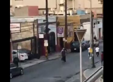 Reportan balacera frente a universidad privada en centro de Monterrey