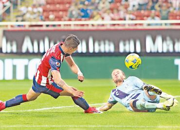 Se aviva Fierro y Chivas lidera