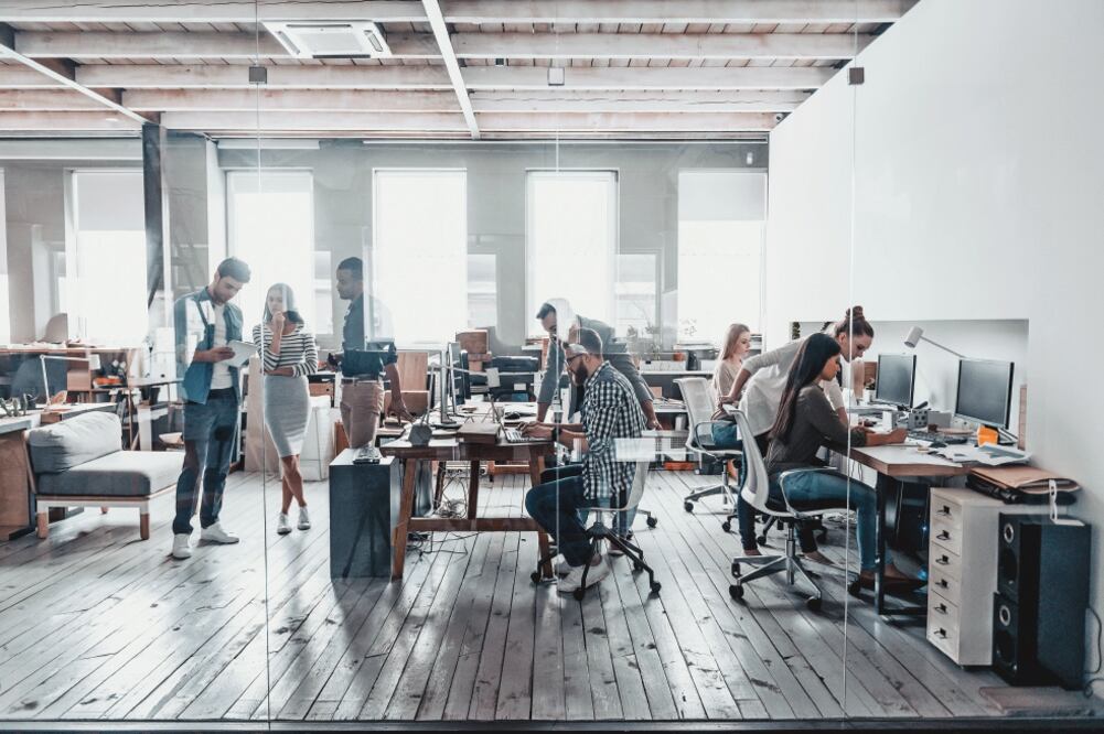 La vestimenta casual, home office, transporte, ausencias prolongadas sin goce de sueldo y guarderías se han vuelto demandas en el mercado laboral. Foto: ARCHIVO EL UNIVERSAL