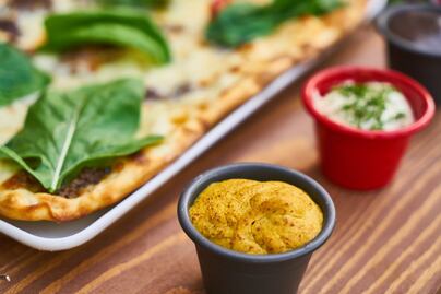 Cocina delicioso con mostaza