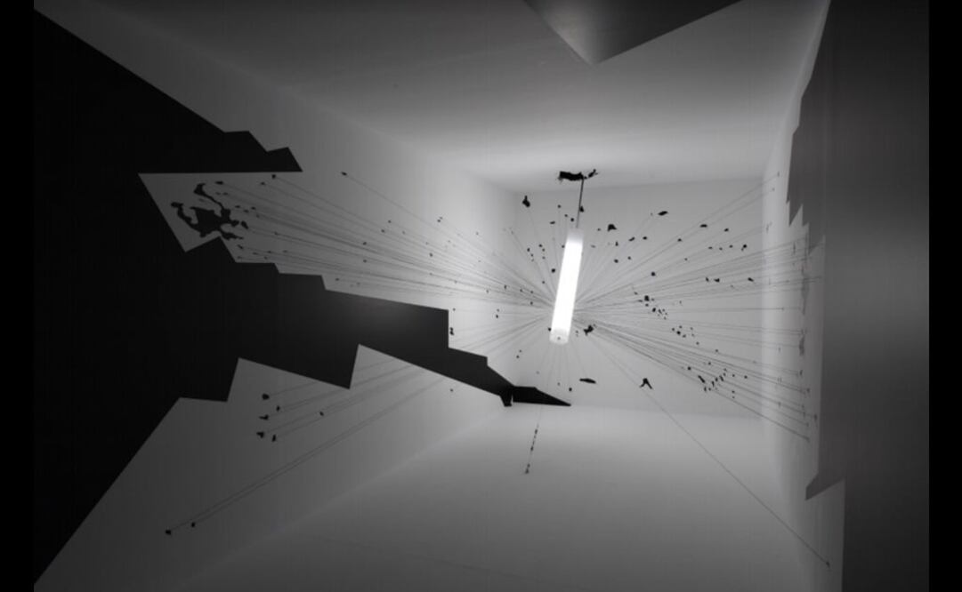 Reconstrucción a gran escala de la habitación en que se produjo la explosión de dron, Miranshah, 2012. Reconstrucción con ocasión de la Bienal de Arquitectura de Venecia de 2016, Forensic Architecture. Foto: Miquel Coll vía MUAC