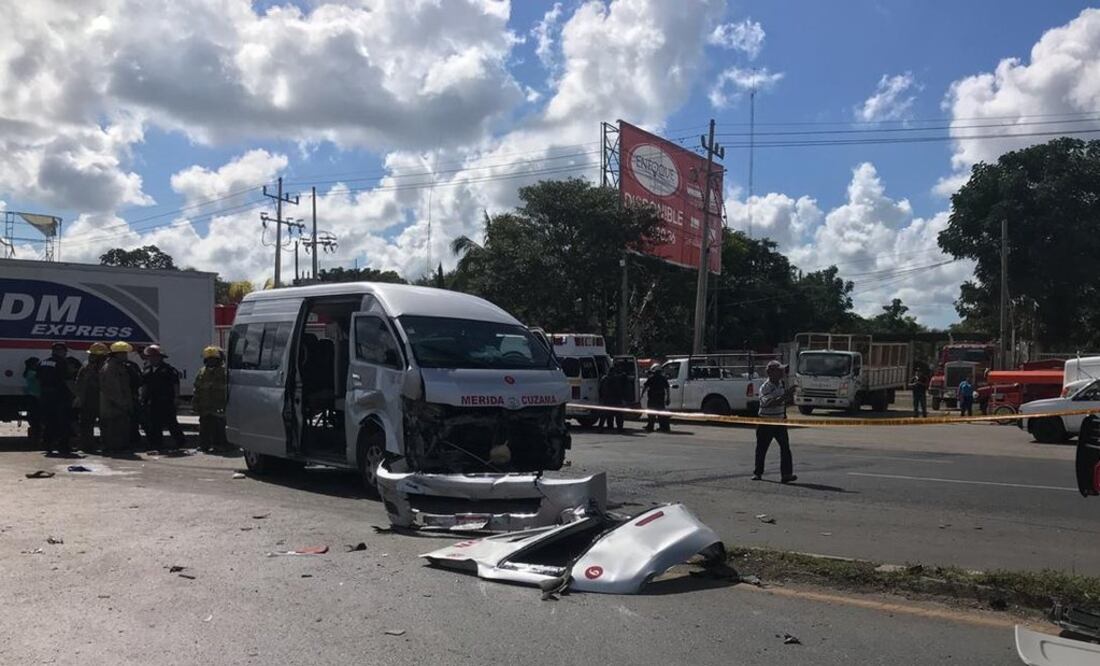 Después del golpe, ambas unidades quedaron dañadas completamente. Foto: Cuauhtémoc Moreno Cabrera / EL UNIVERSAL
