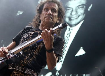 Alex Lora desata polémica por mandar "saludo" hasta Palacio Nacional