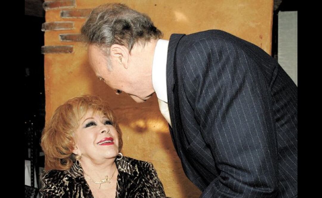 Alejandro Gertz Manero y la actriz Silvia Pinal.