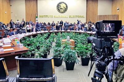 INE perfila reconocer sólo a 37 aspirantes a diputados 