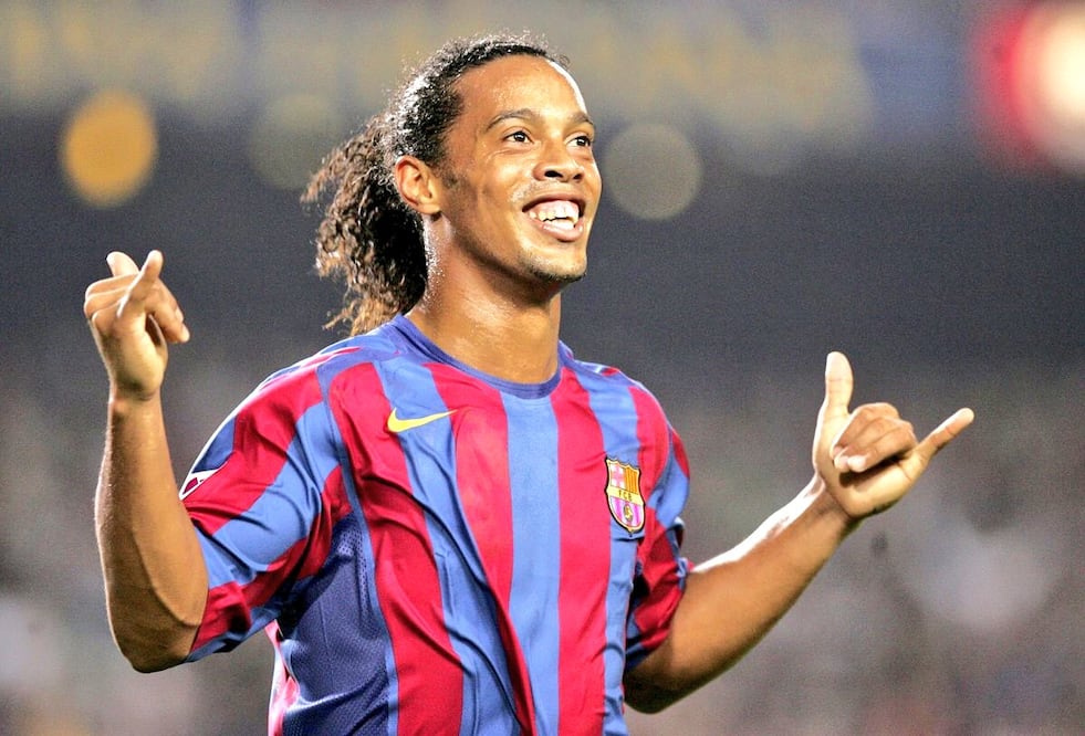 Considerado uno de los mejores jugadores de la historia, Ronaldinho se despide del futbol, y recordamos sus mejores momentos dentro de la cancha.