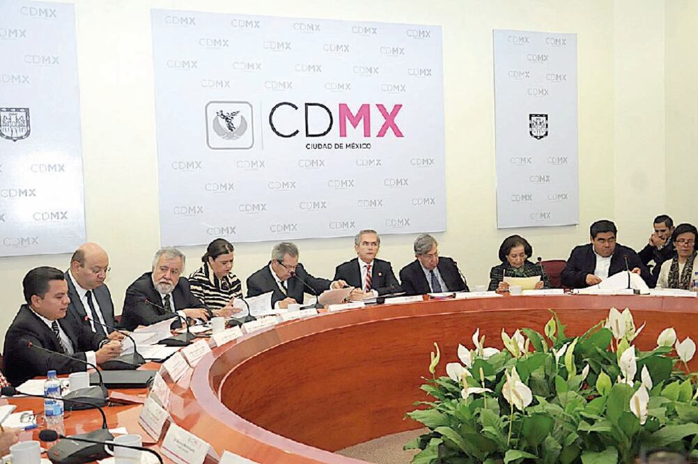 El jefe de gobierno capitalino dice que notables han propuesto que la Constitución sea ratificada mediante un proceso de participación ciudadana (ARCHIVO EL UNIVERSAL)