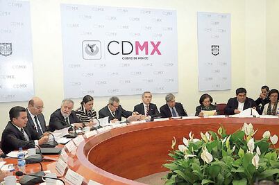 Carta Magna, absolutamente democrática, afirma Mancera