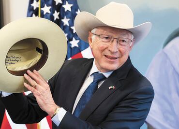 Ken Salazar: Falta de respeto incluir a México en lista de enemigos de EU; "somos socios, somos familia", dice