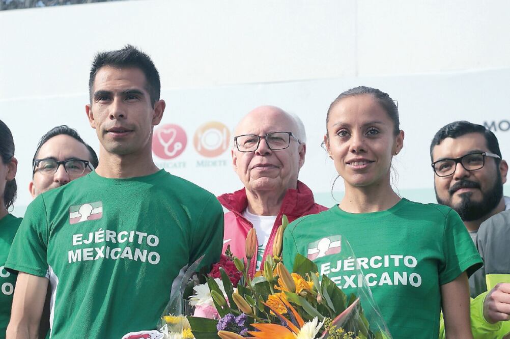 José Narro Robles (al centro), secretario de Salud, encabezó la Tercera Carrera Nacional Moviendo a México por tu Salud (SERGIO PAREDES. OBTURADOR MX)