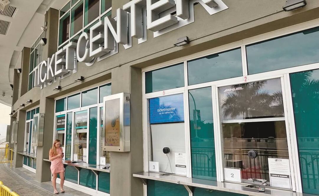Un cartel de Ticketmaster, en la taquilla de FTX Arena en Miami, Florida, el 18 de noviembre pasado.