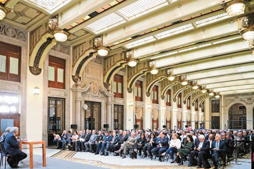 El presidente Andrés Manuel López Obrador evaluó los 71 programas prioritarios de su gobierno con el gabinete presidencial y delegados federales, a quienes pidió redoblar esfuerzos. / PRESIDENCIA