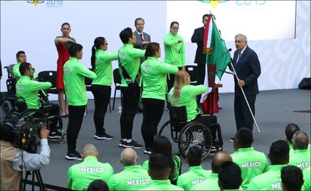 "Tenemos una deuda con los deportistas", reconoce AMLO