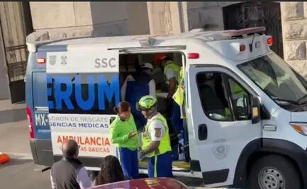 Trabajador sufre caída en Bellas Artes; fue trasladado al hospital 