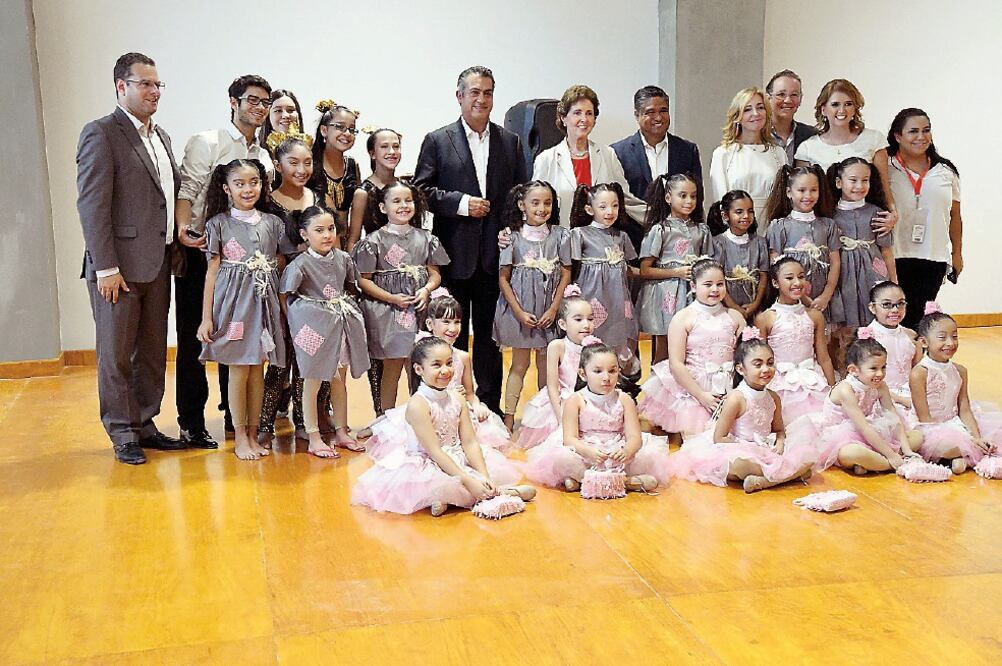 El gobernador de Nuevo León, Jaime Rodríguez, y la secretaria de Cultura, María Cristina García Cepeda, encabezaron la inauguración (CORTESÍA SECRETARÍA DE CULTURA)