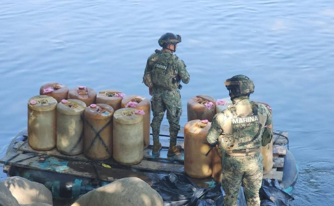 Elementos navales decomisan bidones y enfrentan a balseros que intentan cruzar combustible hacia territorio mexicano. (16/02/26) Foto: Especial